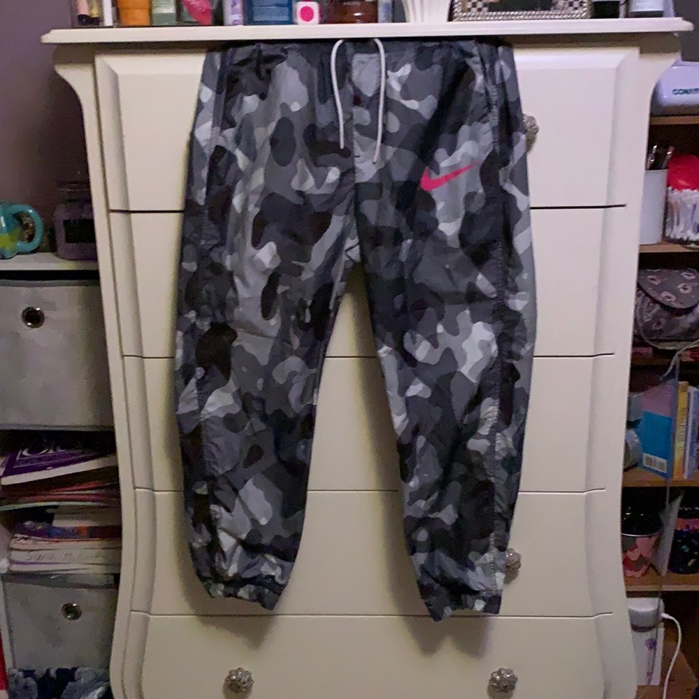 Nike Windbreaker Joggers (Men’s size)